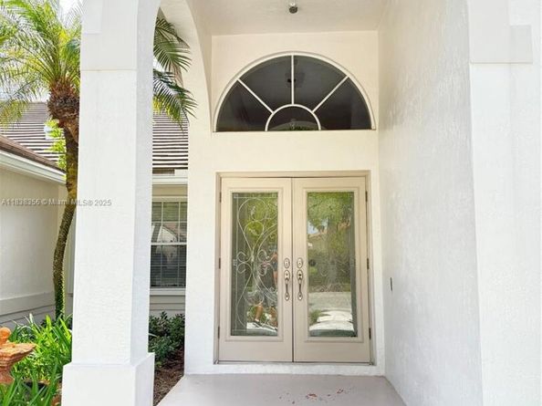 794 Lake Blvd, Weston FL 33326