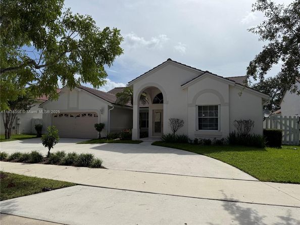 794 Lake Blvd, Weston FL 33326