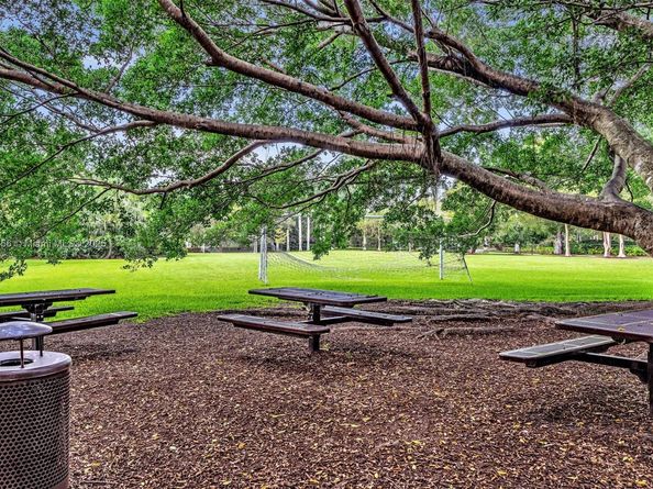 794 Lake Blvd, Weston FL 33326