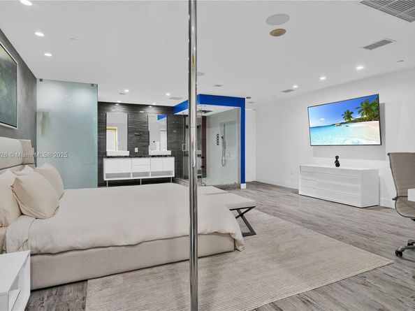 1100 Biscayne Blvd PH6302, Miami FL 33132