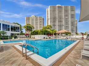 20281 E Country Club Dr 2209, Aventura FL 33180