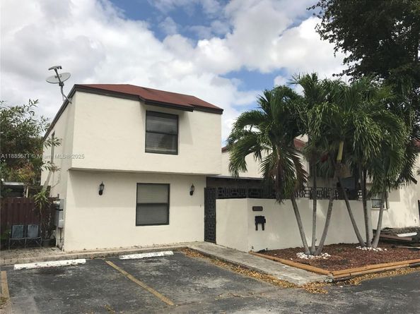 10115 NW 4th Ln 38, Miami FL 33176