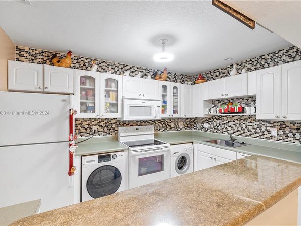 126 Sparrow Dr 22B, Royal Palm Beach FL 33411