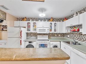 126 Sparrow Dr 22B, Royal Palm Beach FL 33411
