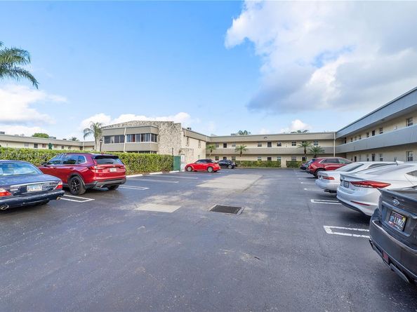 126 Sparrow Dr 22B, Royal Palm Beach FL 33411