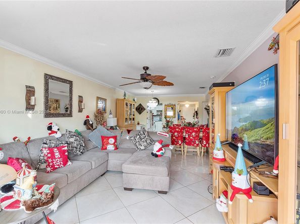 126 Sparrow Dr 22B, Royal Palm Beach FL 33411