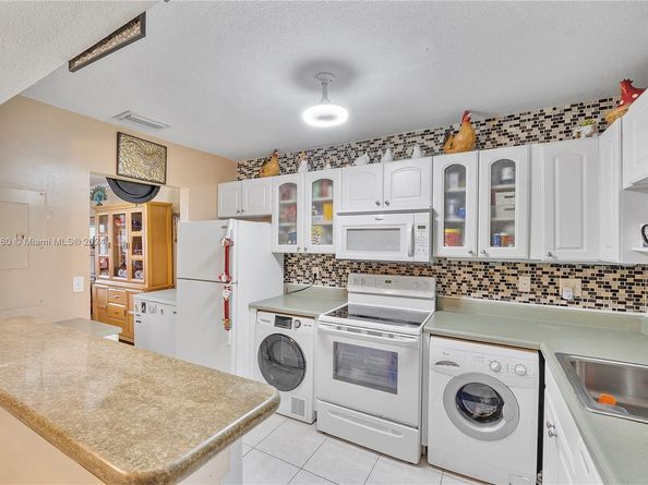126 Sparrow Dr 22B, Royal Palm Beach FL 33411