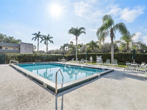 126 Sparrow Dr 22B, Royal Palm Beach FL 33411