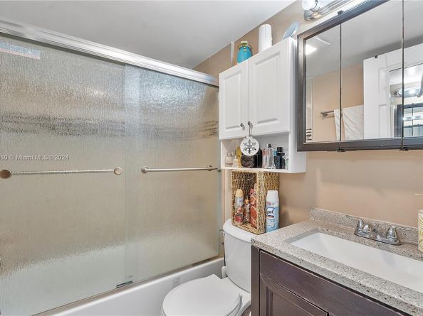 126 Sparrow Dr 22B, Royal Palm Beach FL 33411