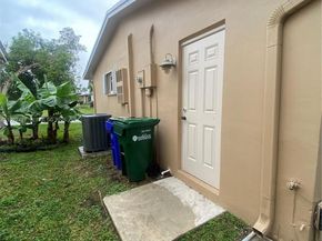 6940 NW 12th St, Margate FL 33063