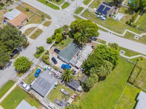 901 NW 34th Ter, Lauderhill FL 33311