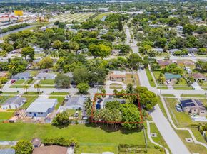 901 NW 34th Ter, Lauderhill FL 33311