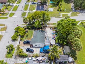 901 NW 34th Ter, Lauderhill FL 33311