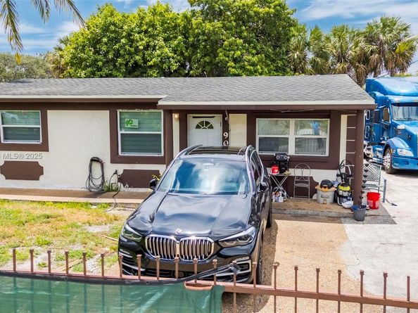 901 NW 34th Ter, Lauderhill FL 33311