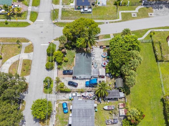 901 NW 34th Ter, Lauderhill FL 33311