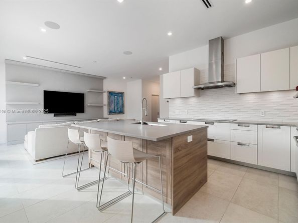 19941 NE 36th Pl, Aventura FL 33180