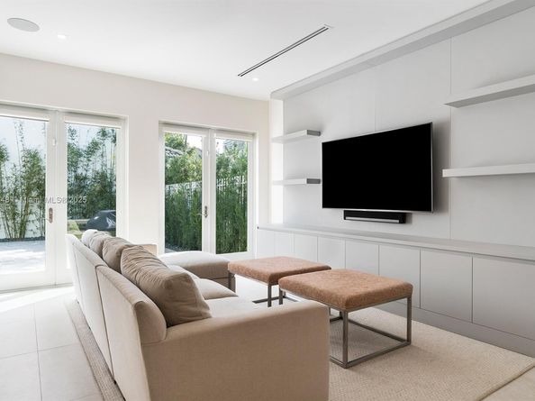 19941 NE 36th Pl, Aventura FL 33180