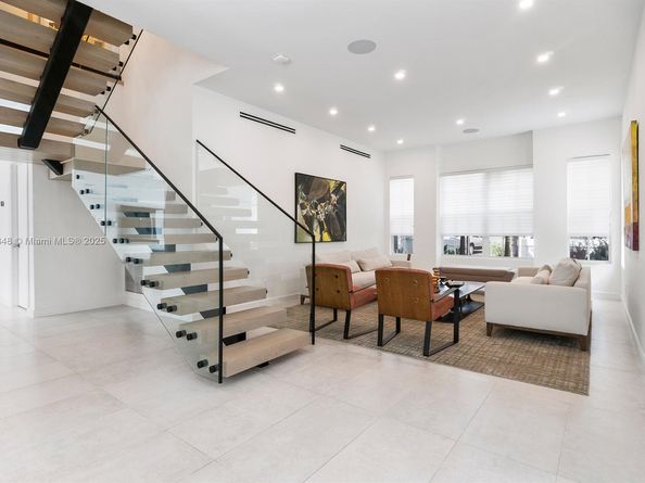 19941 NE 36th Pl, Aventura FL 33180