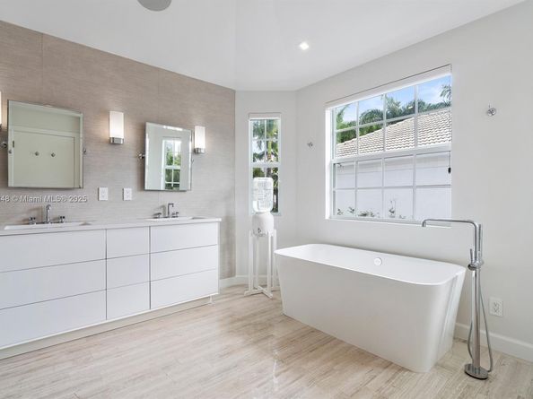 19941 NE 36th Pl, Aventura FL 33180