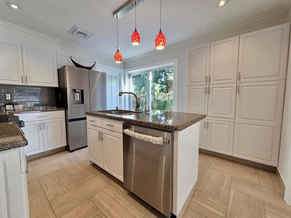 Undisclosed Address #A11924250, Oakland Park FL 33334