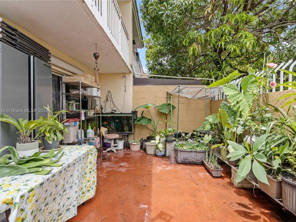 700 SE 9th Ct 103, Hialeah FL 33010