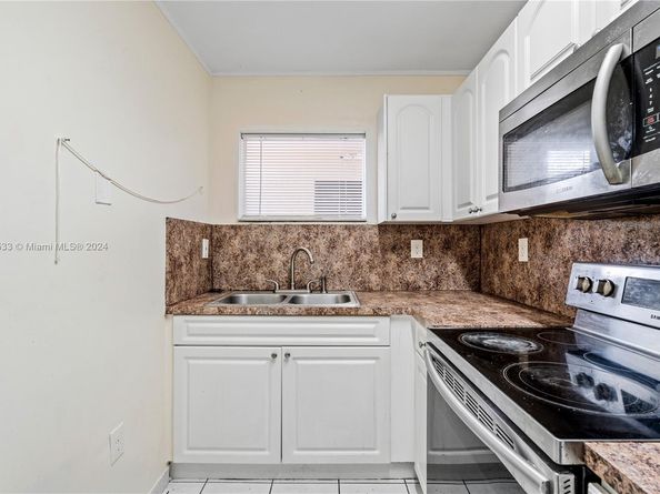 700 SE 9th Ct 103, Hialeah FL 33010