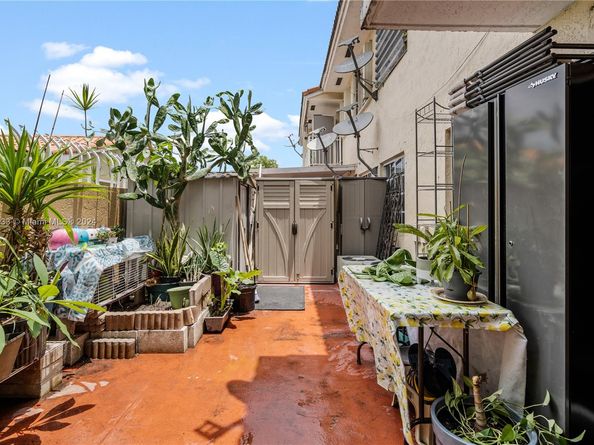 700 SE 9th Ct 103, Hialeah FL 33010
