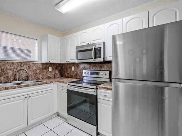 700 SE 9th Ct 103, Hialeah FL 33010