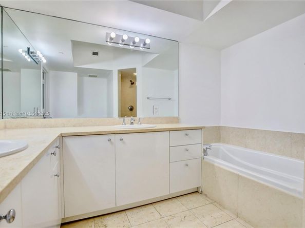 19900 E Country Club Dr 216, Aventura FL 33180