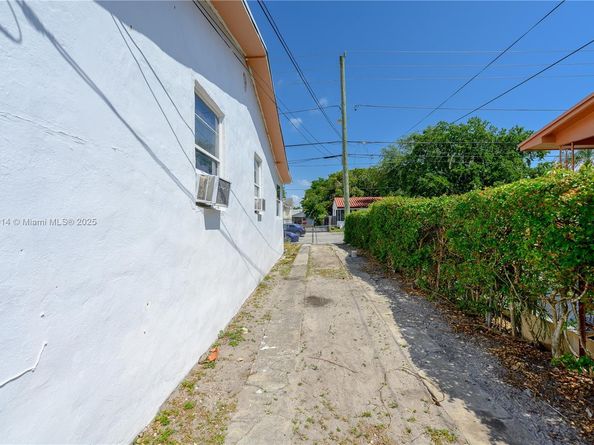 144 NW 53rd St, Miami FL 33127