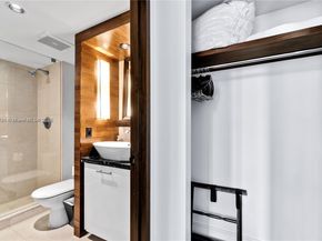 6801 Collins Ave 818, Miami Beach FL 33141