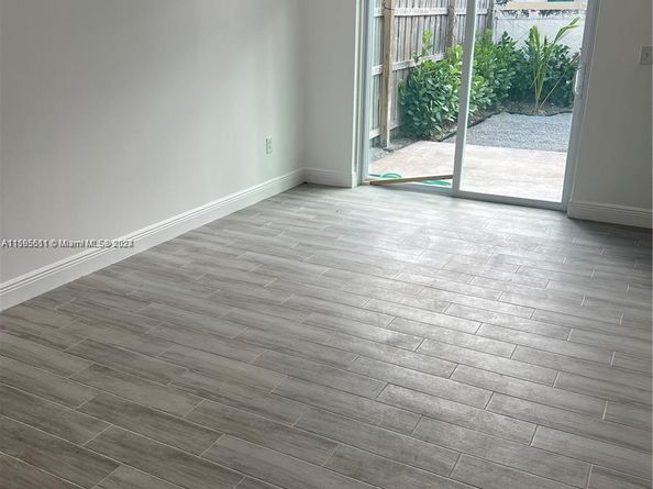 2050 SW 122nd Ave 22, Miami FL 33175
