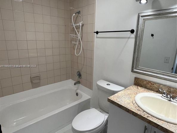 2050 SW 122nd Ave 22, Miami FL 33175