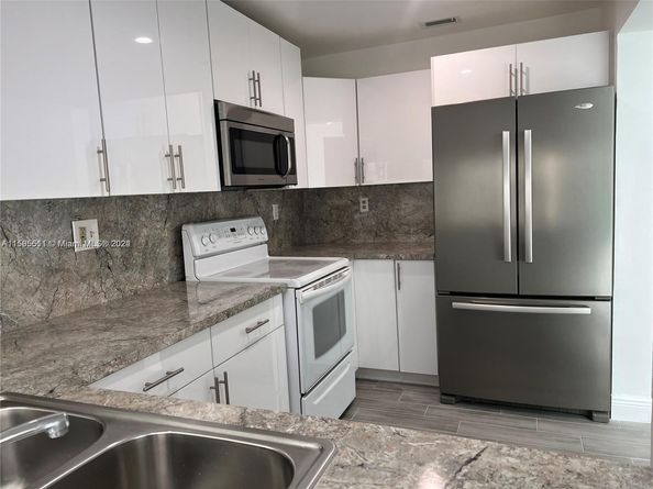 2050 SW 122nd Ave 22, Miami FL 33175