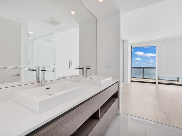 460 NE 28th St 3907, Miami FL 33137