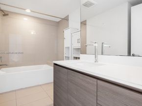 460 NE 28th St 3907, Miami FL 33137