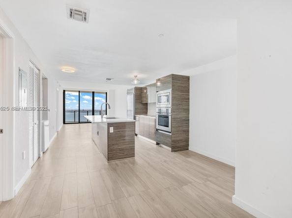 460 NE 28th St 3907, Miami FL 33137