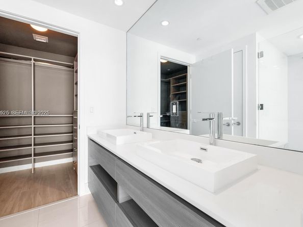 460 NE 28th St 3907, Miami FL 33137