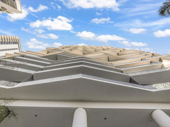 460 NE 28th St 3907, Miami FL 33137