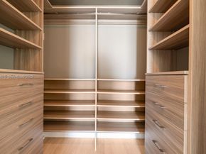 460 NE 28th St 3907, Miami FL 33137