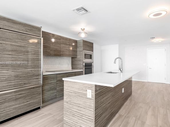 460 NE 28th St 3907, Miami FL 33137