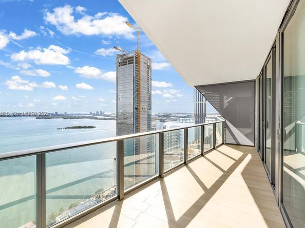 460 NE 28th St 3907, Miami FL 33137