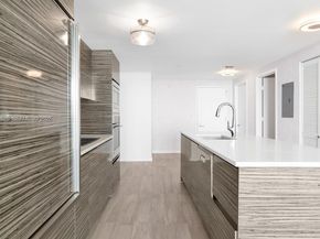 460 NE 28th St 3907, Miami FL 33137