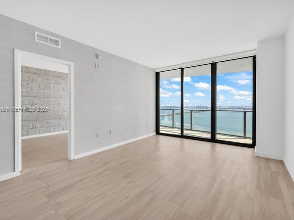 460 NE 28th St 3907, Miami FL 33137