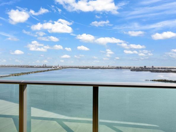 460 NE 28th St 3907, Miami FL 33137