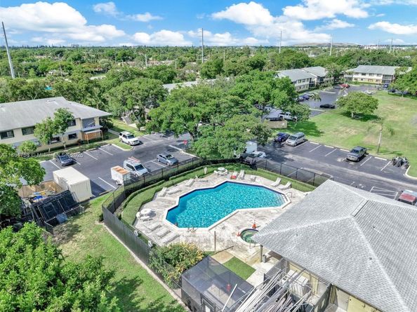 545 Trace Cir 101, Deerfield Beach FL 33441