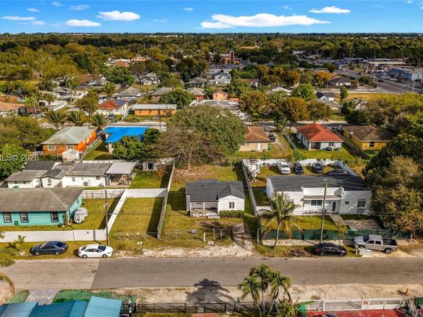 1751 NW 76th St, Miami FL 33147