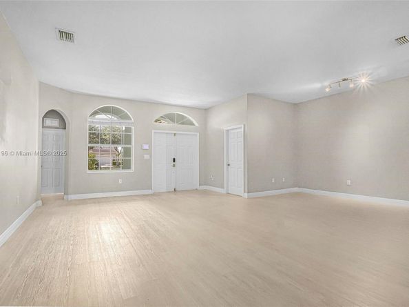 2821 Augusta Dr, Homestead FL 33035
