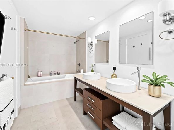 485 Brickell Ave 1907, Miami FL 33131