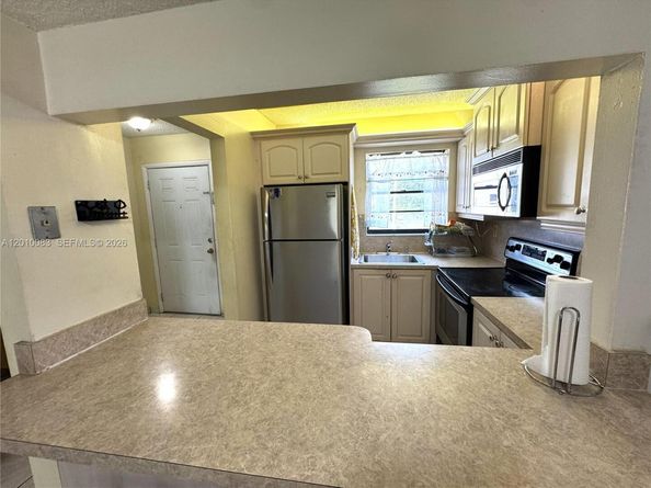 2260 W 53rd Pl 7, Hialeah FL 33016